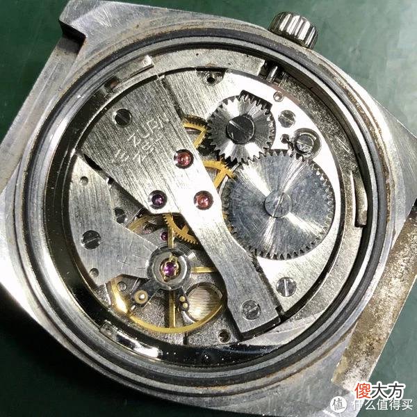 【就爱时尚】国表鉴赏之异形款上海7120手表保养