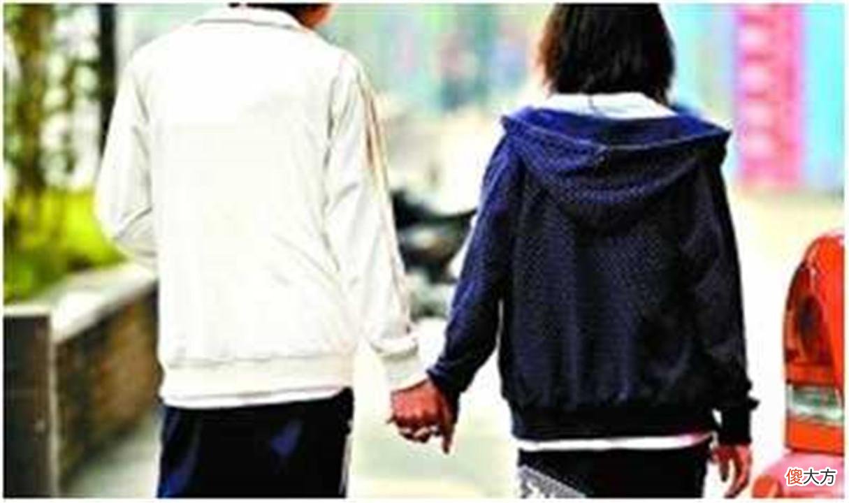 15岁女儿脖子上有“草莓印”,父母逼问原因,女儿回答让他们羞愧