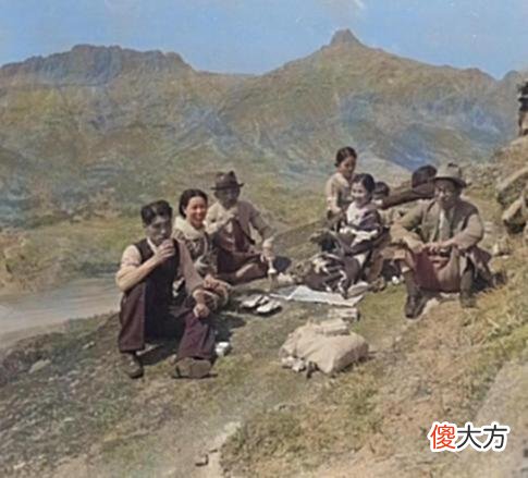 【爱历史】河北老照片：1939年日本人游碣石山，同行的中国小姑娘让人心疼