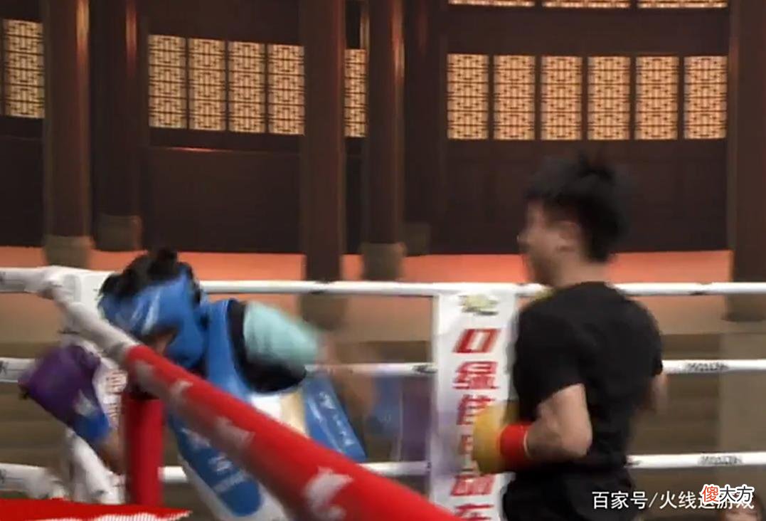 【游戏迷】大锤真男人！拳赛不戴护具暴打鲶鱼，国宝全程挨打太丢人