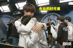 【游戏迷】WBG破掉V5不败金身！TheShy单杀Rich3次，赛后向肉鸡表白