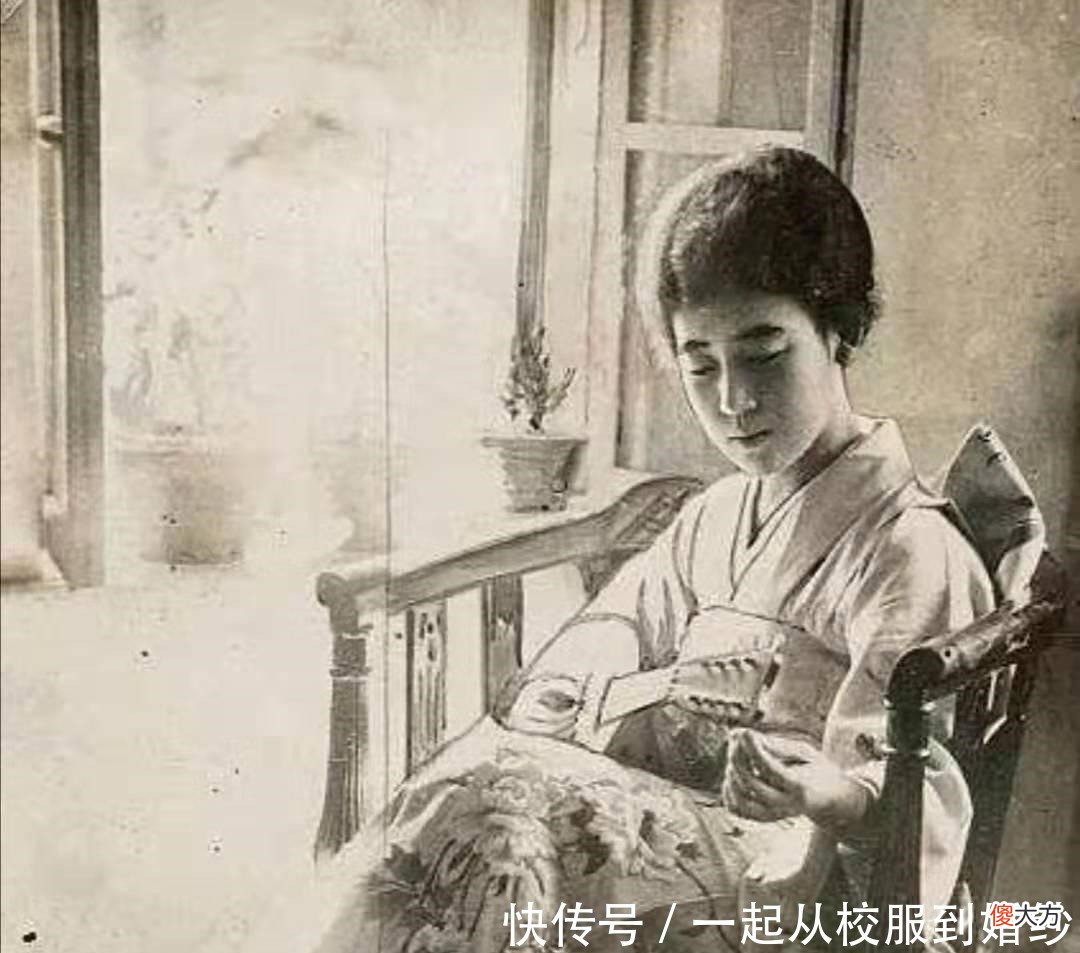 【爱历史】历史罕见照片，穿旗袍的婉容冷若冰霜，无袖旗袍的赵一荻人淡如菊！