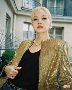 【时尚一点】土豪和模特儿穿着时装的区别？继纪梵希之后，Celine亮片上衣也成检验品牌