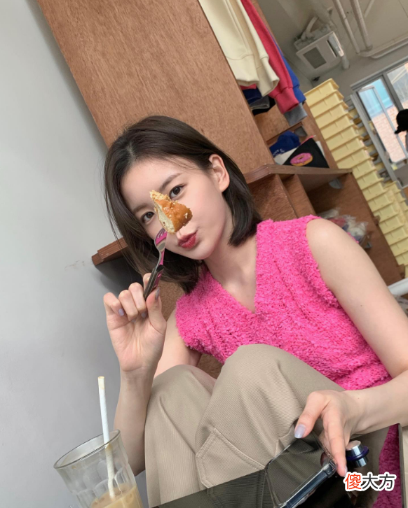 【时尚一点】ins上的宝藏短发博主 长相和穿搭都是高级的甜美范儿