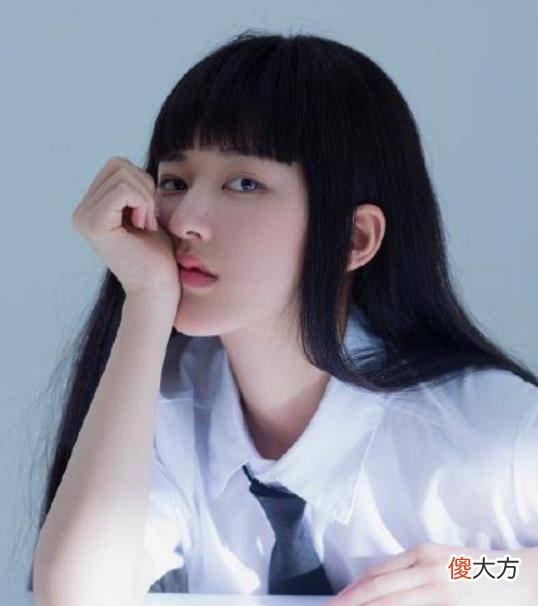 【时尚一点】赵露思带火了圆脸时尚穿搭，网友：这个界限女孩们就要把握好！