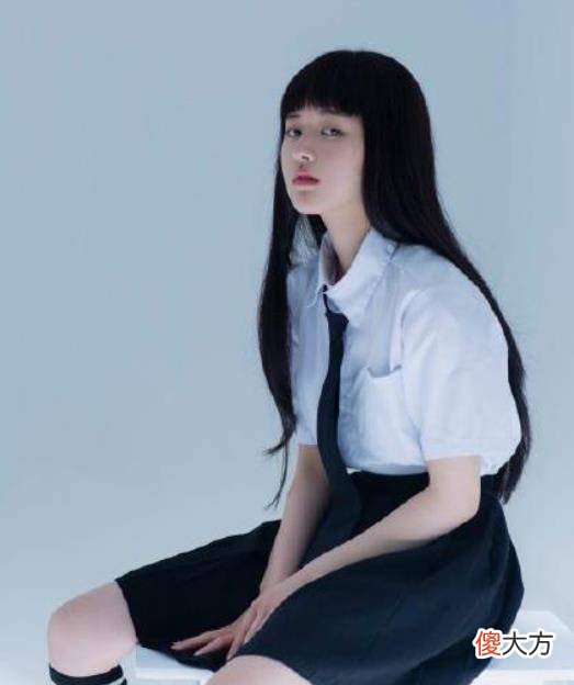 【时尚一点】赵露思带火了圆脸时尚穿搭，网友：这个界限女孩们就要把握好！