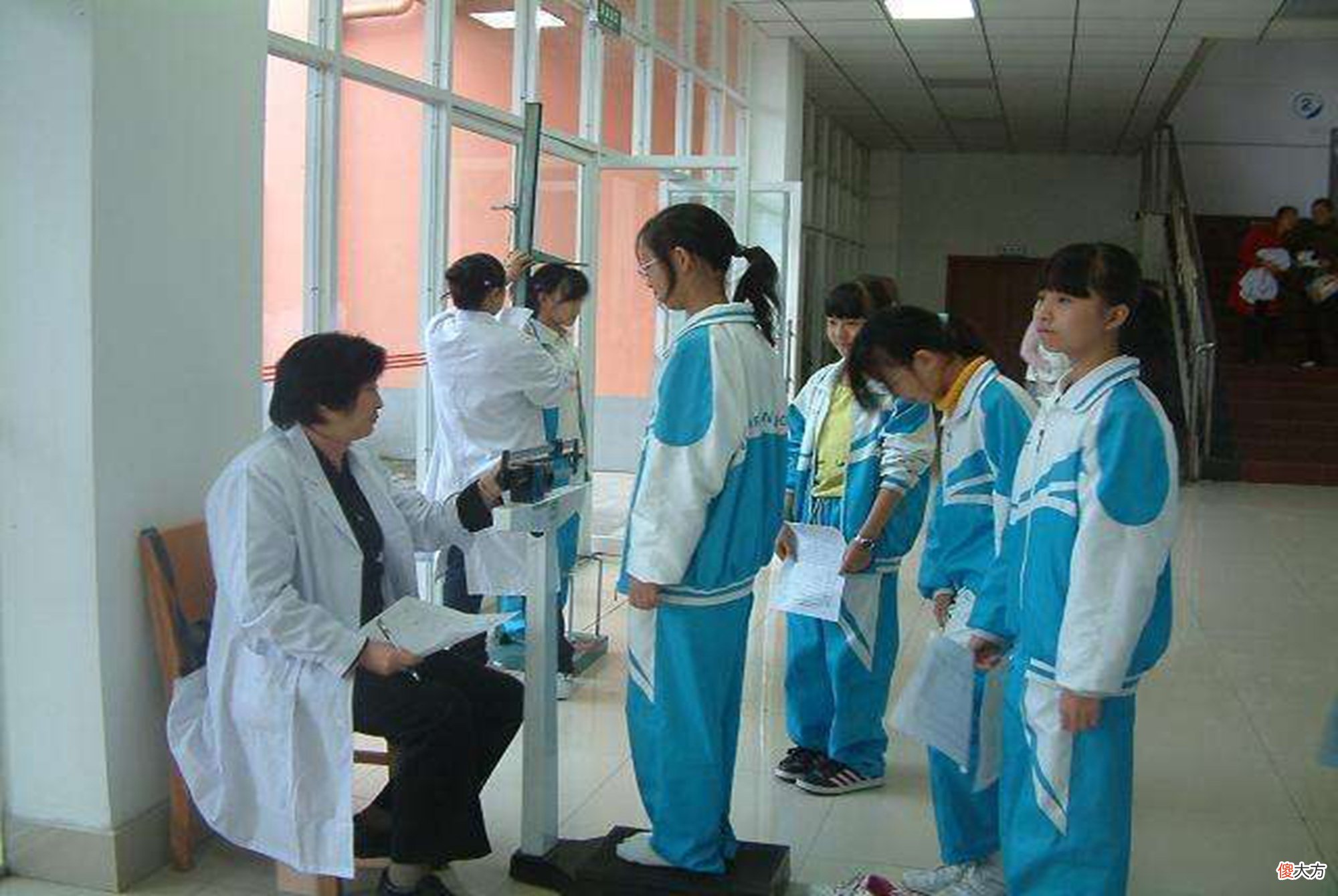 “没见过179和169的人”，身高热搜引父母担忧，教你3招助孩子长高