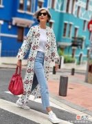 【就爱时尚】“九分裤+白球鞋”，才是50岁女人该有的打扮，优雅又时尚