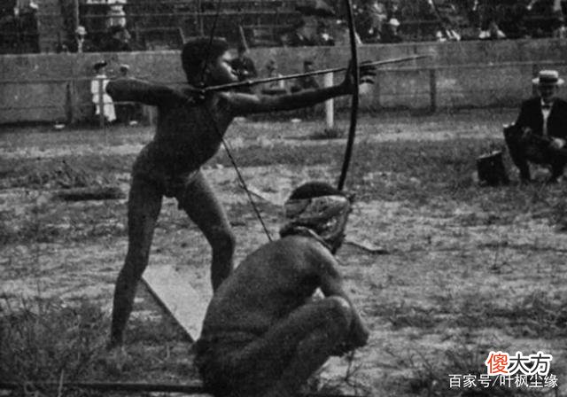 非洲矮人族:人均寿命30多,8岁可以结婚生子,曾被当做动物展览