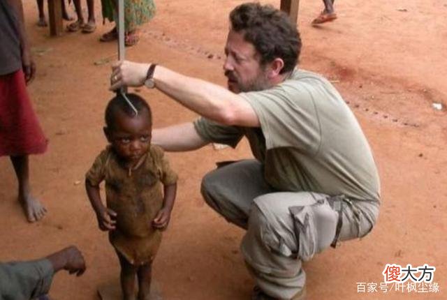 非洲矮人族：人均寿命30多，8岁可以结婚生子，曾被当做动物展览