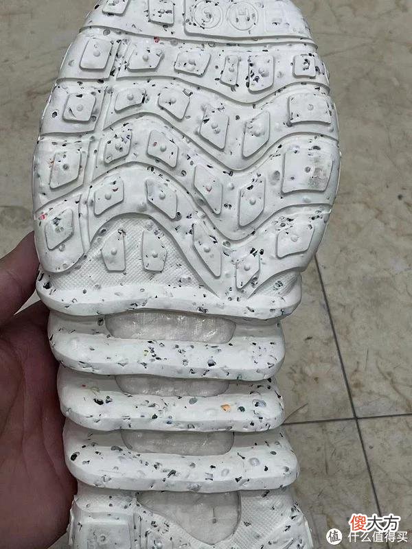 【就爱时尚】Nike最“垃圾”的鞋子，居然还不错