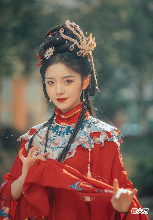 【就爱时尚】现在的妆造真是又贵又摆烂，看看同一个人在汉服圈和影视圈对比！