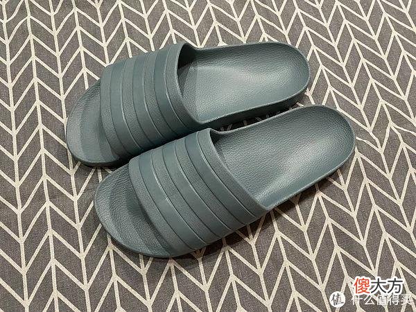 【时尚一点】胖胖买的鞋 篇一百五十四：舒适的adidas ADILETTE AQUA拖鞋