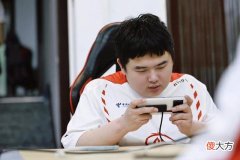【游戏世界】AG惜败eStar，小兽BP引质疑：赛点局总拿大后期阵容，该怎么打？