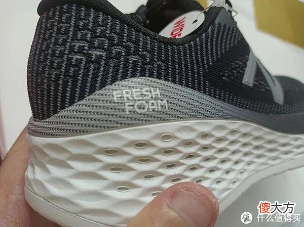 【就爱时尚】160元购买160美金的旗舰款缓震跑鞋——New Balance Fresh Foam More v1开箱