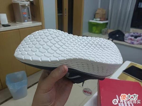 【就爱时尚】160元购买160美金的旗舰款缓震跑鞋——New Balance Fresh Foam More v1开箱