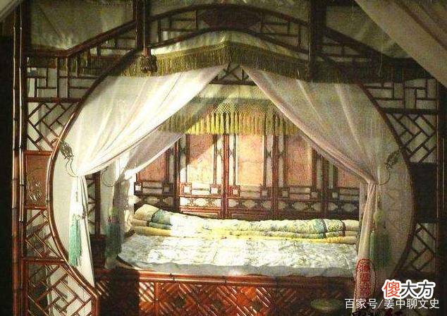 【历史故事】为什么古人的床头不宜对向镜子？