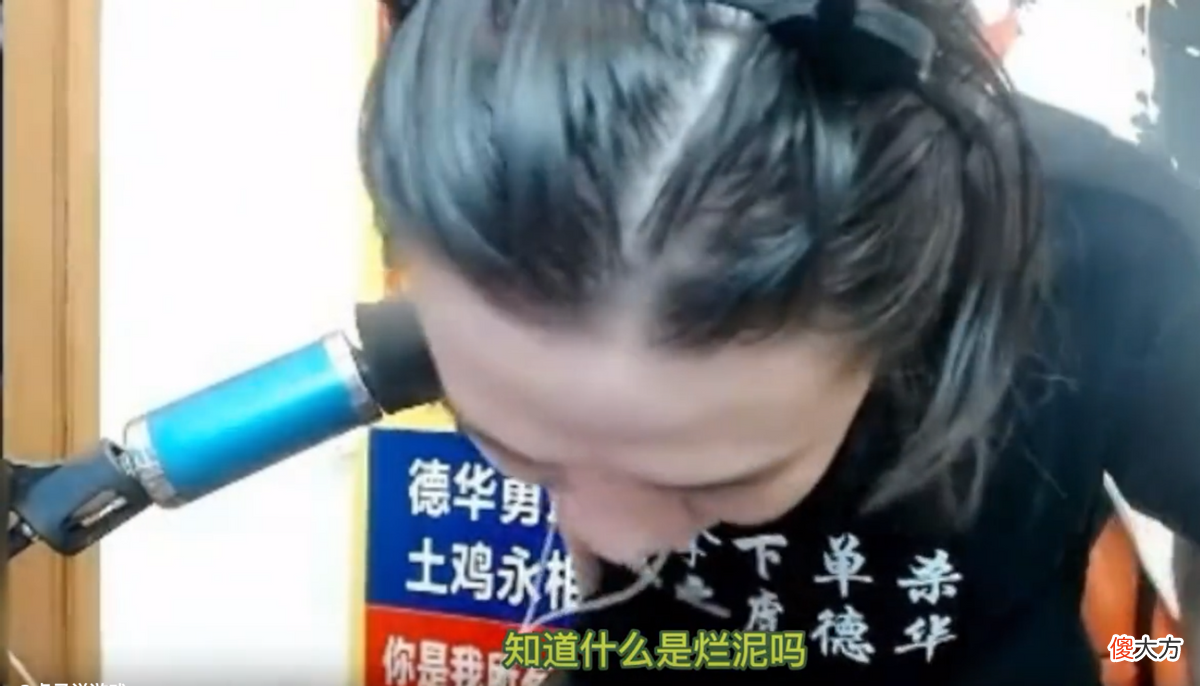 【游戏迷】吕德华深夜起立只为做一事，粉丝看了说做得对，路人却说没素质