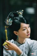 【历史故事】乌拉那拉氏：乾隆第二任皇后，因断发被打入冷宫，死后留两大谜团