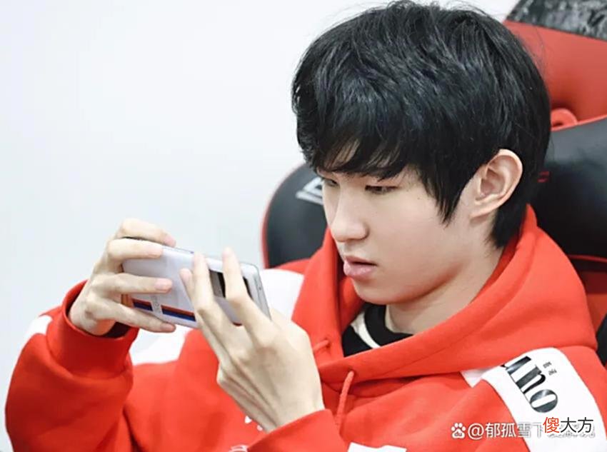 【游戏迷】KPLS组的形势已经明朗,AG如果不想打卡位赛,和狼队的生死战要赢