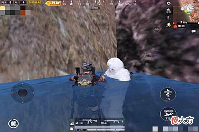 【游戏迷】和平精英:天命圈和敌人同时掉水里,还有这样的解救方法
