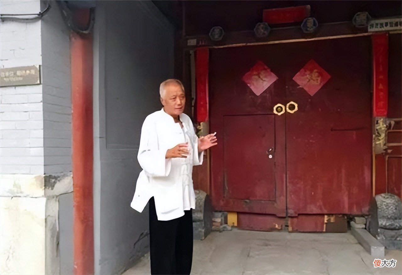 【历史故事】爱新觉罗的后裔安林，在京城蹬了40年三轮车，一小时150元不讲价