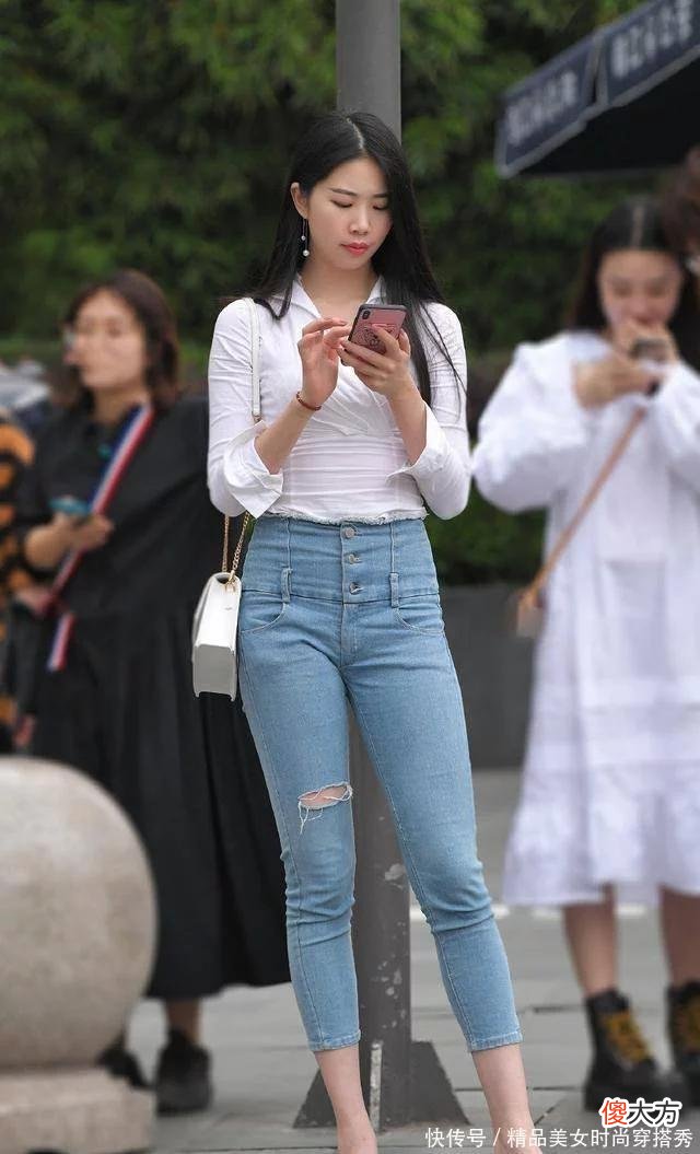 【就爱时尚】肤如凝脂的时尚裤美女,给你想要的优雅感,精致优雅
