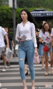 【就爱时尚】肤如凝脂的时尚裤美女，给你想要的优雅感，精致优雅