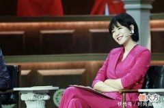 【时尚一点】42岁李艾177身材真好，粉色西装配阔腿裤秀大长腿，不愧是名模