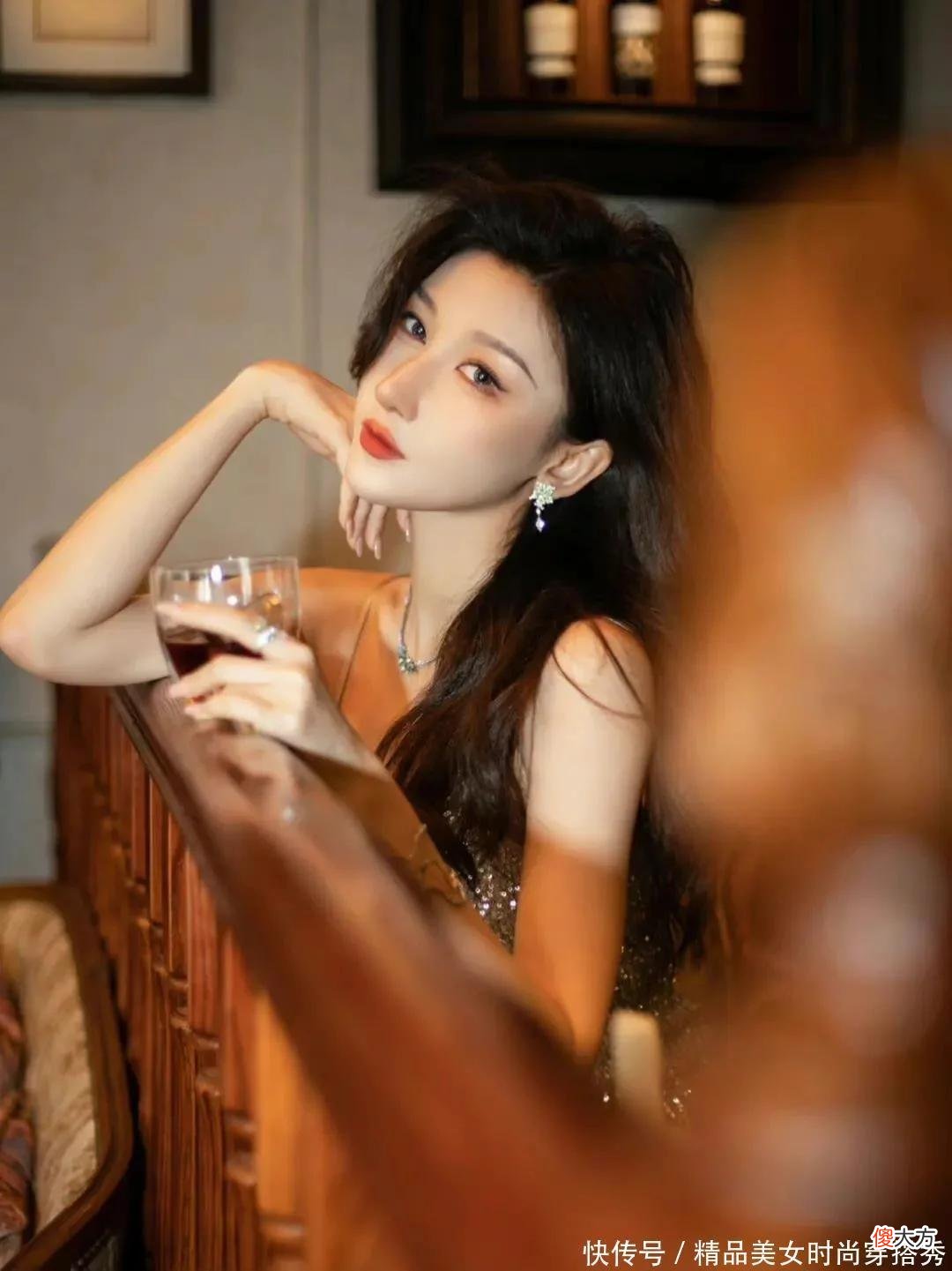 【时尚一点】真正的大美女，颜值、身材、气质缺一不可