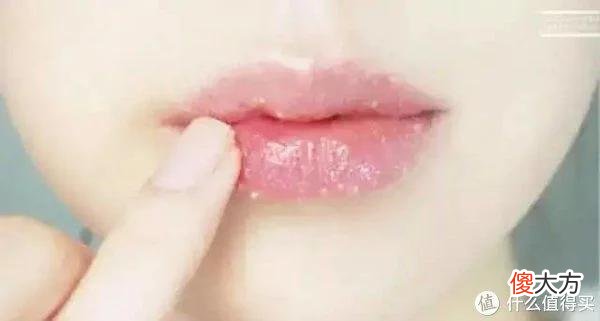 【时尚一点】夏日唇部怎么护养？保湿防晒不能忘！