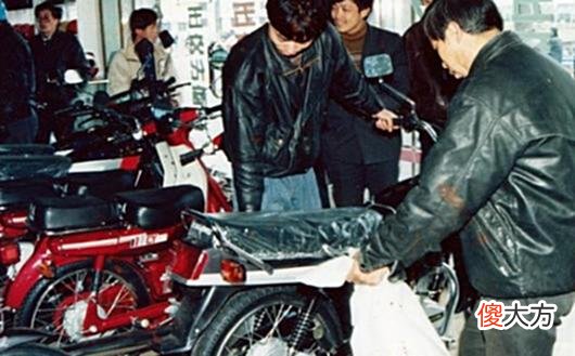 【爱历史】老照片：90年代的江苏无锡，三凤桥肉庄的酱排骨脍炙人口