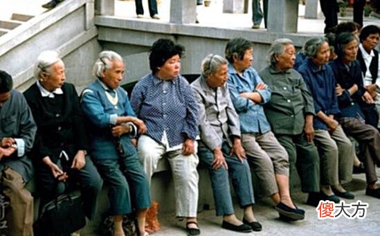 【爱历史】老照片：90年代的江苏无锡，三凤桥肉庄的酱排骨脍炙人口