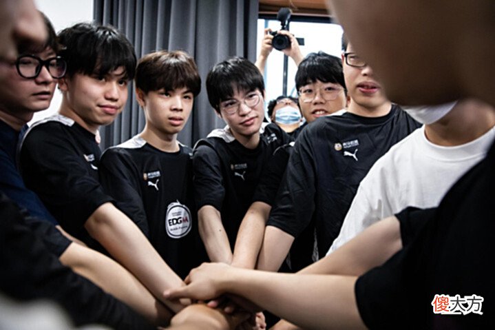 【游戏迷】EDG3-0VG,拿到首个AB卡位赛资格,网友:时隔973天再打BO7
