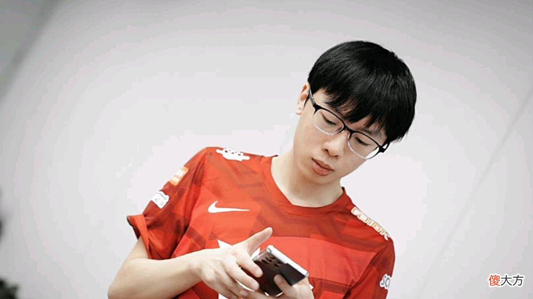 【游戏迷】Vlog引众怒，WE粉丝怒怼：选手有问题但教练更离谱