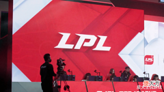 【游戏迷】比起LCK赛区,LPL赛区有哪些优势和劣势?