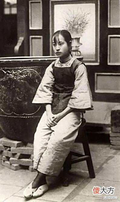 【爱历史】清末到民国时期的一些美女肖像老照片