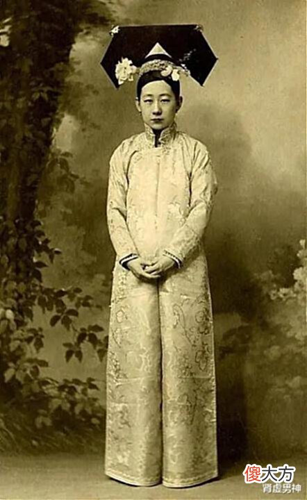 【爱历史】清末到民国时期的一些美女肖像老照片