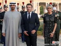 【时尚一点】69岁布里吉特这次好美！穿露肩蕾丝裙闪耀国宴，头发终于盘起来啦