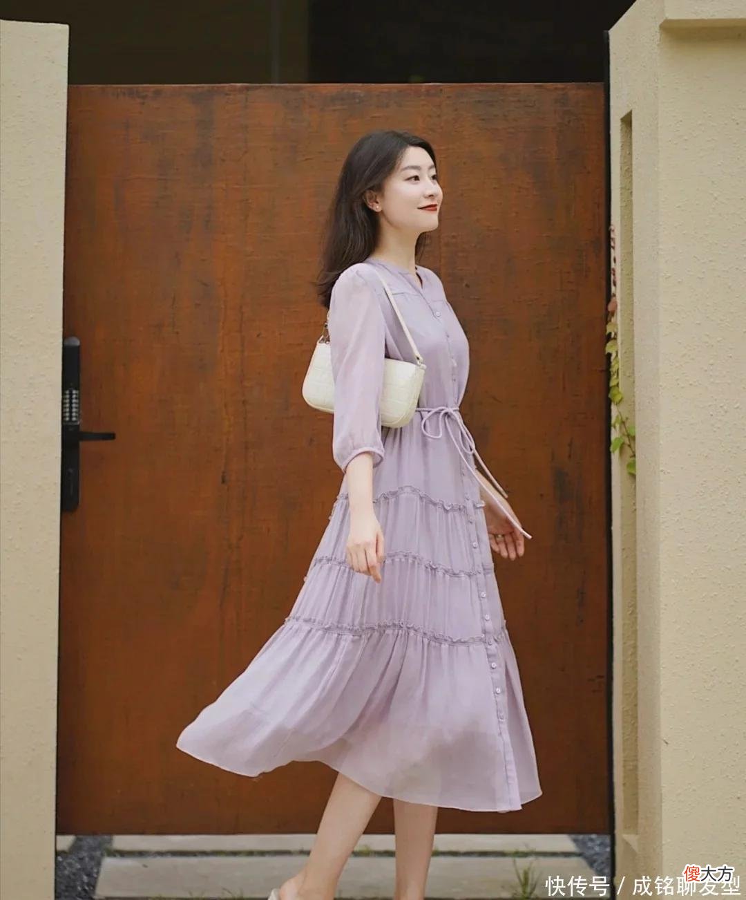 【时尚一点】给中年成熟女性的建议:连衣裙“遮腿不遮脚踝”,显瘦优雅有气质