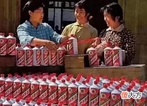 【历史故事】老照片:80年代的生活回忆,茅台酒4元一瓶的年代