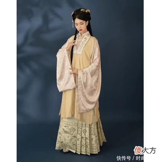 【时尚一点】马面裙宜古宜今超百搭！跟这些单品组合时尚感满满，比迪奥还高级