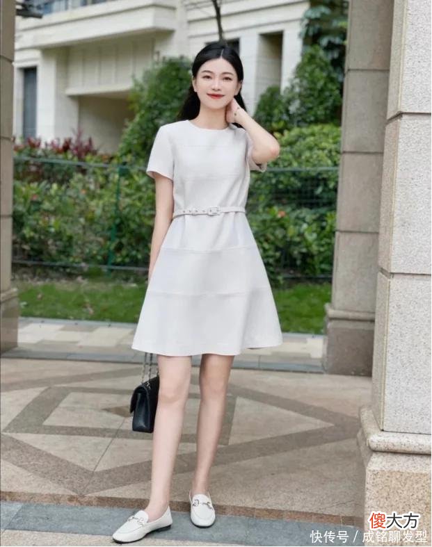 【就爱时尚】连衣裙别再搭配凉鞋了,这四款鞋子时尚百搭又舒服,显身材又好看