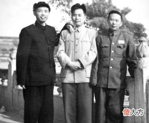 【爱历史】他是王近山的政委，也是王近山的结拜大哥，都是开国中将