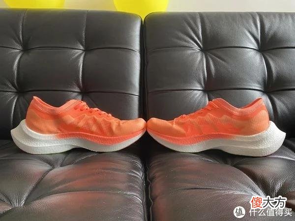 【时尚一点】还挺好驾驭的咕咚42K造风者全掌碳板跑鞋