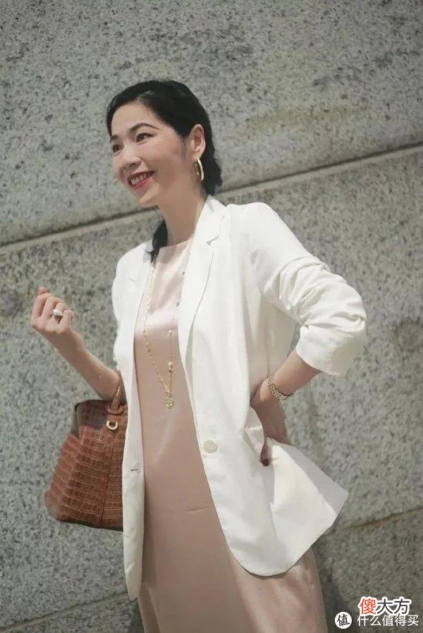 【时尚一点】有些衣服我以为一辈子也不会穿，上身后却美到不想脱！