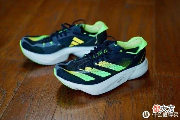 【时尚一点】让我连买两双的阿迪碳柱跑鞋到底怎么样——浅谈ADIZERO ADIOS PRO 3