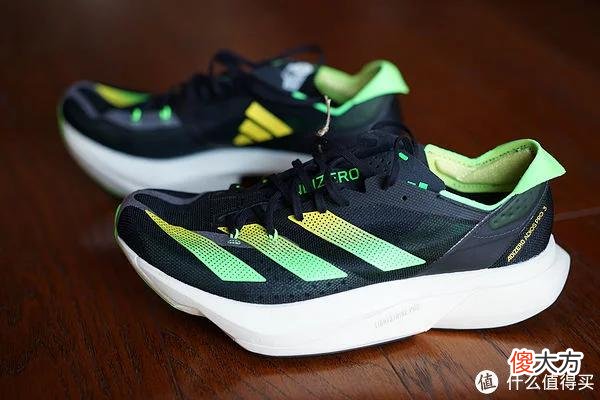 【时尚一点】让我连买两双的阿迪碳柱跑鞋到底怎么样——浅谈ADIZERO ADIOS PRO 3