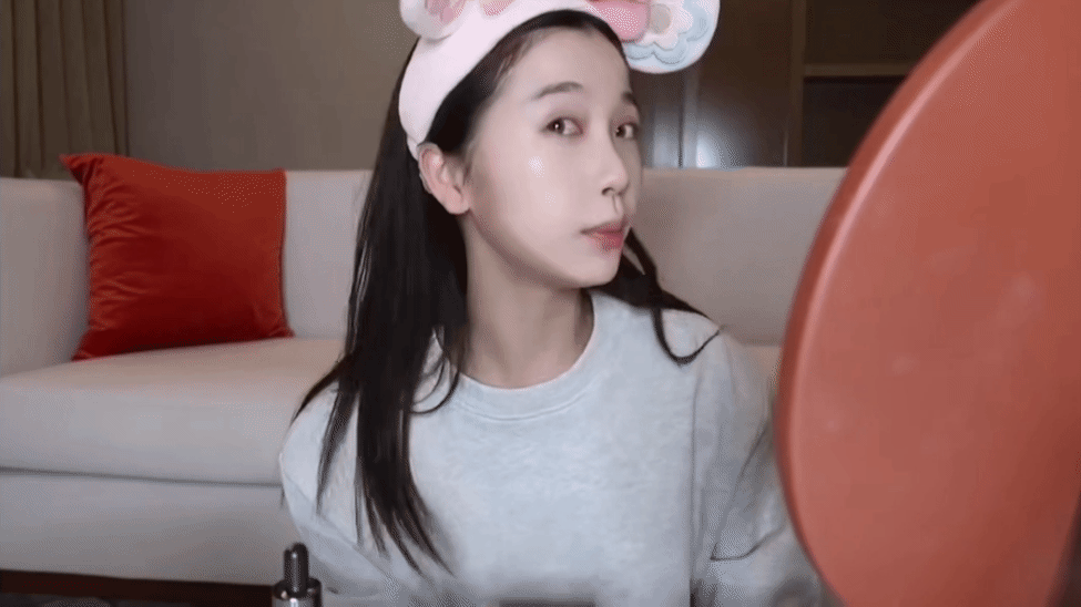 【就爱时尚】当我把自拍放进微信搜一搜后，咦？