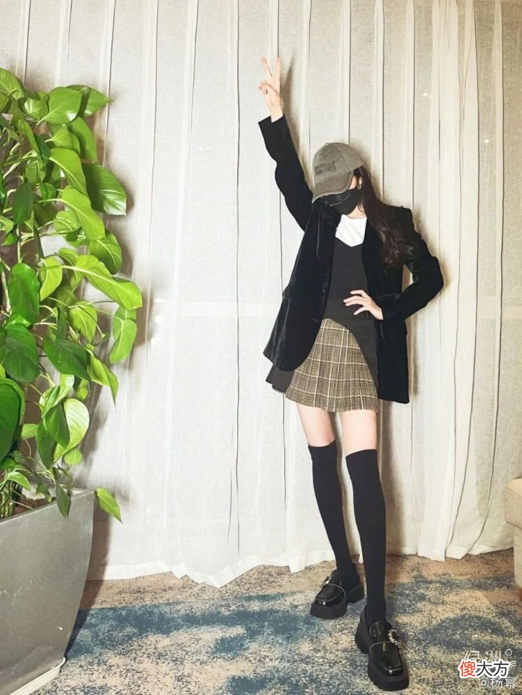 【就爱时尚】当我把自拍放进微信搜一搜后,咦?